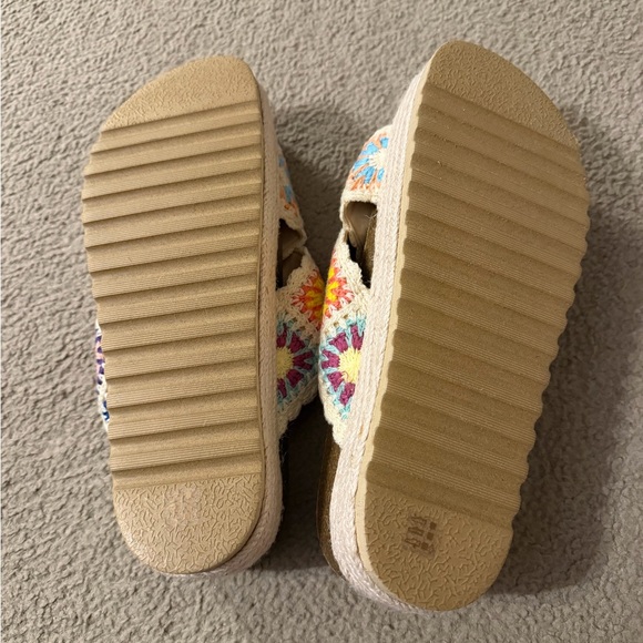 Dirty Laundry Colorful Crochet Platform Sandals - Picture 3 of 4